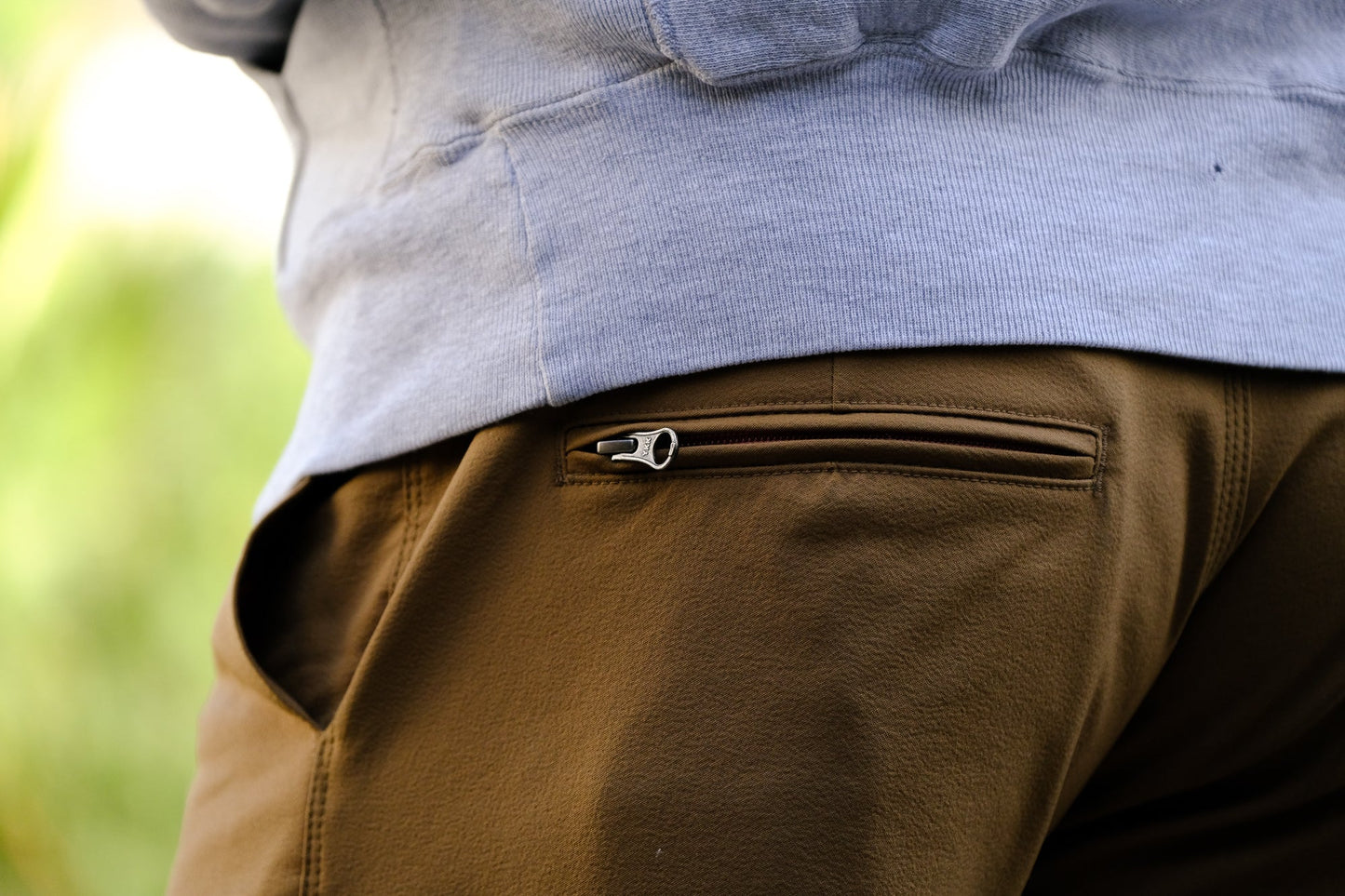 detail of the rear pocketing of the tracko collab work pant in coyote