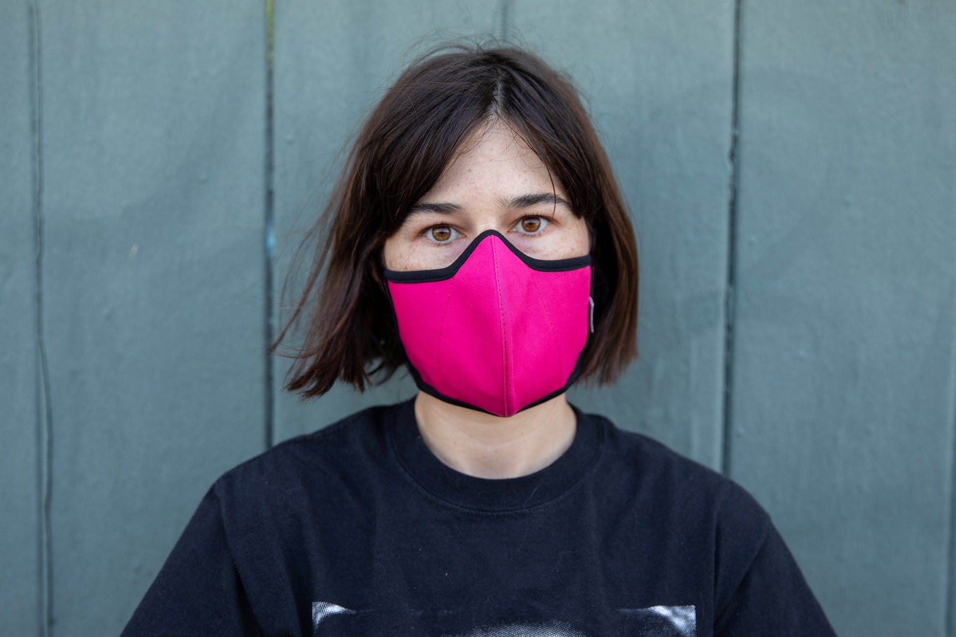 roxy wearing the organic summer cotton mask in hibiscus