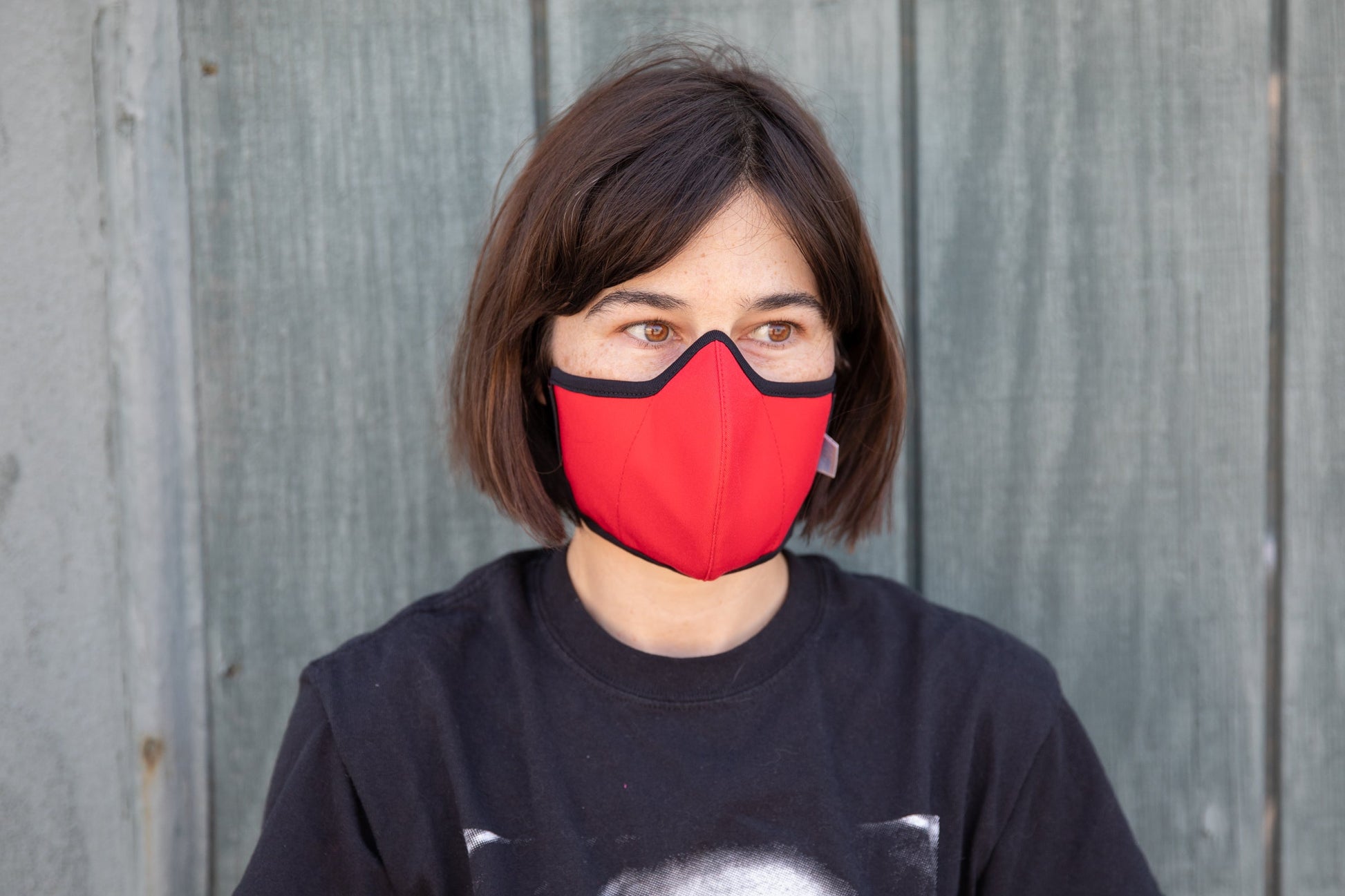 roxy wearing the organic summer cotton mask in red