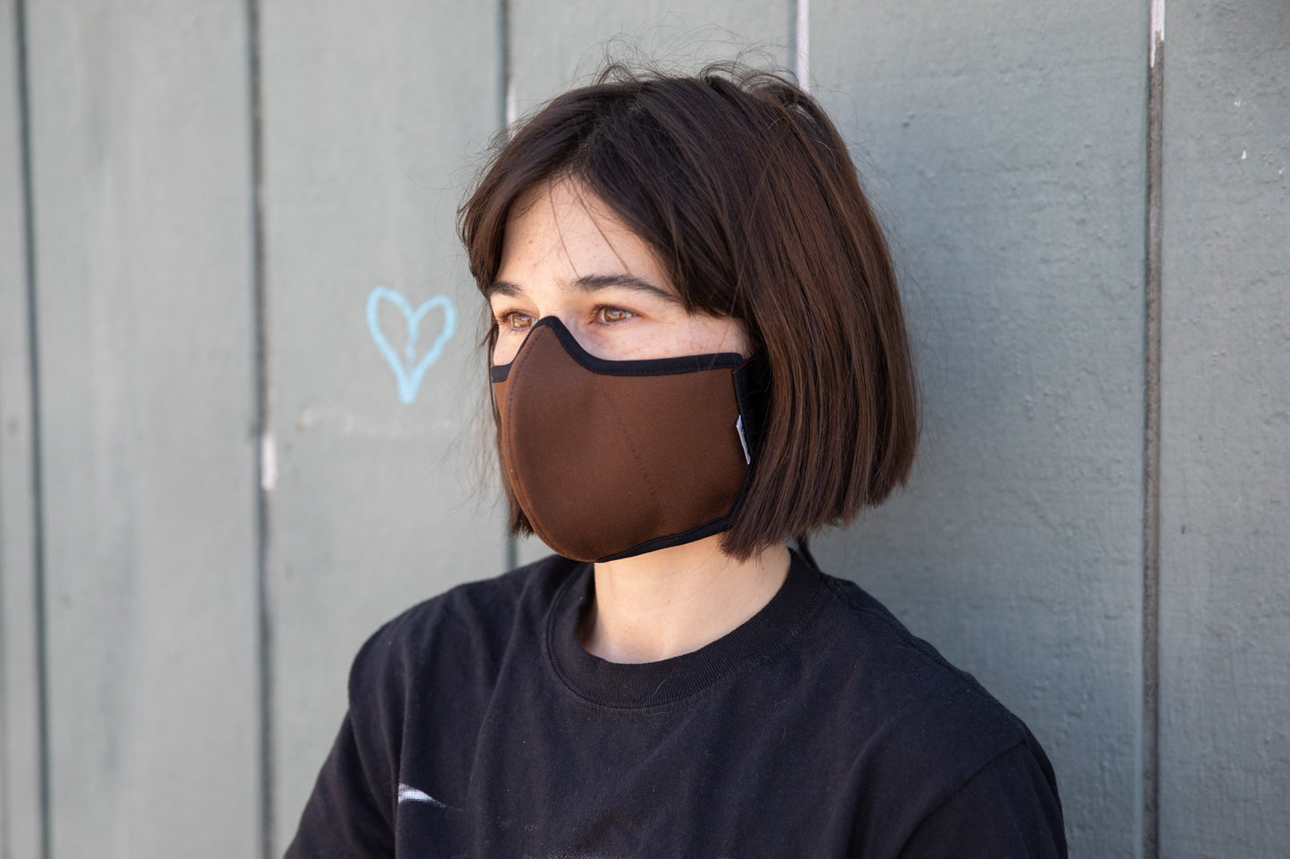 roxy wearing the organic summer cotton mask in nutmeg