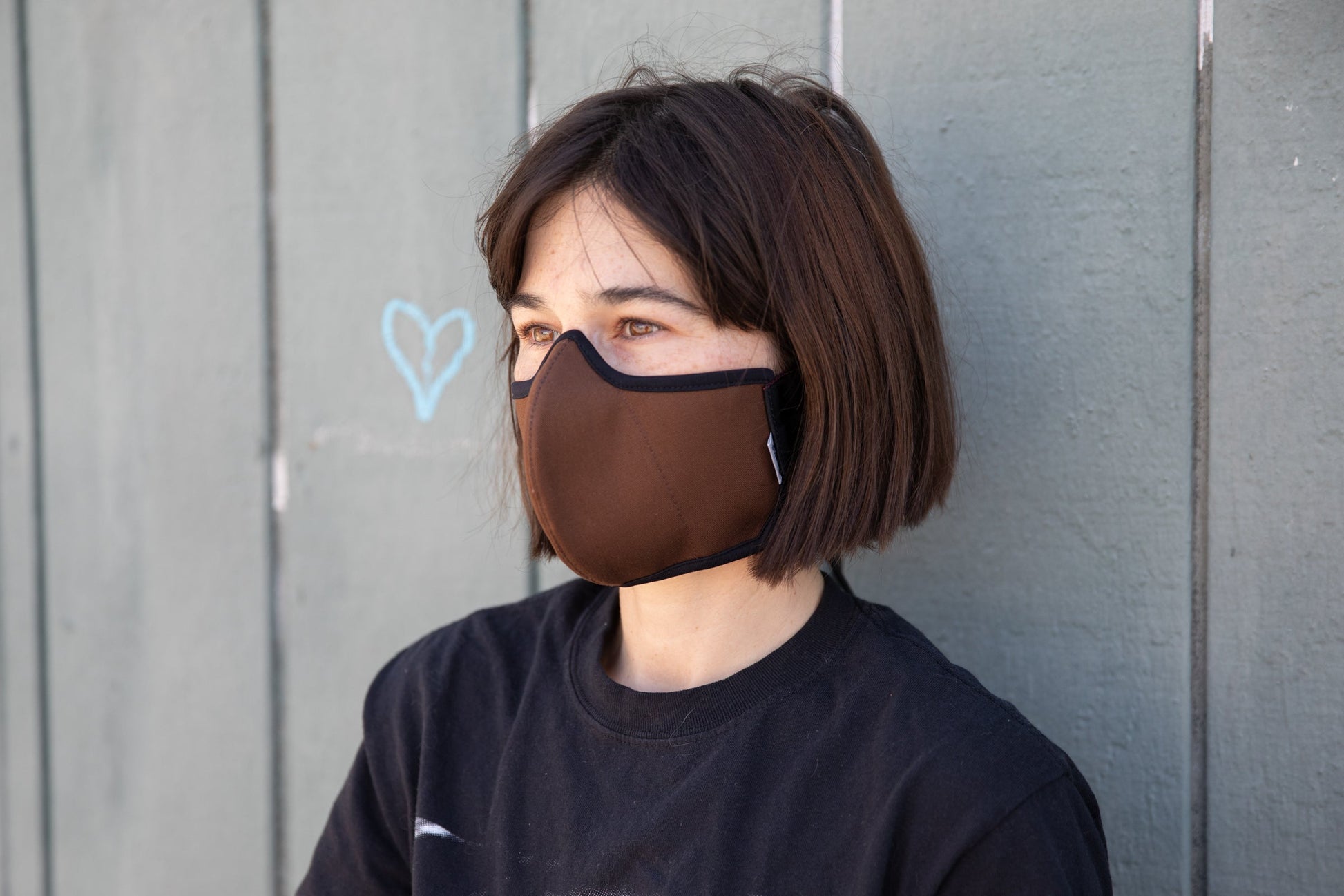 roxy wearing the organic summer cotton mask in nutmeg