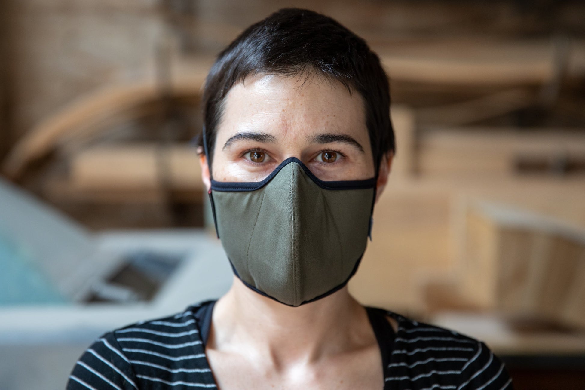 Roxy is wearing the mid-summer cotton mask in jalapeno