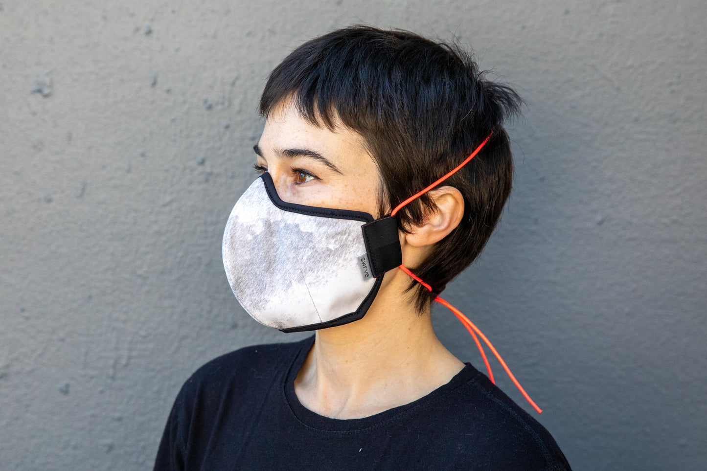 roxy is wearing the black & white cotton mask in rain storm