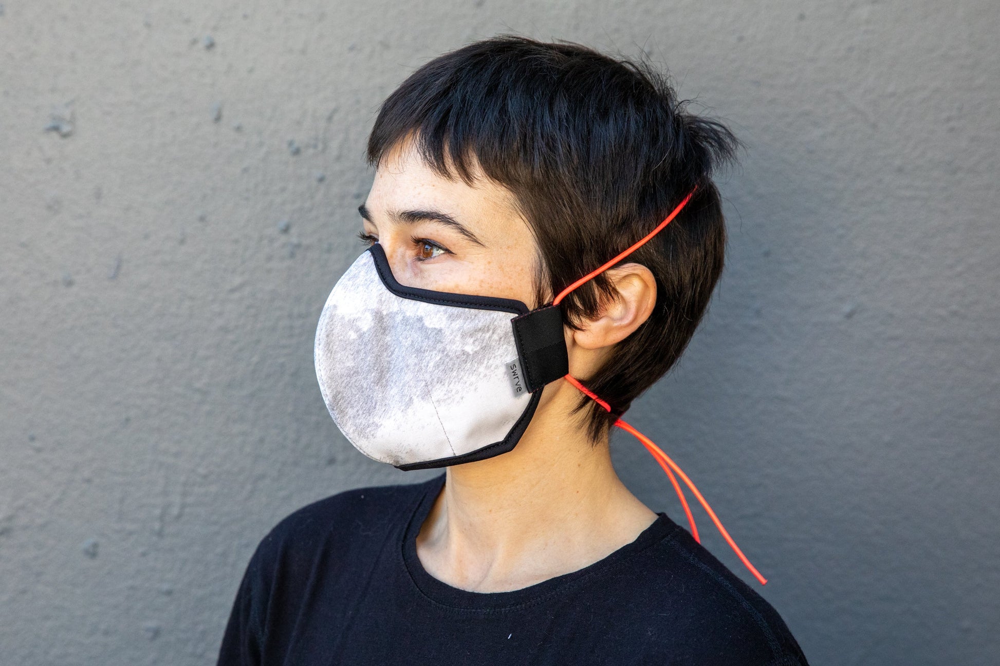 roxy is wearing the black & white cotton mask in rain storm