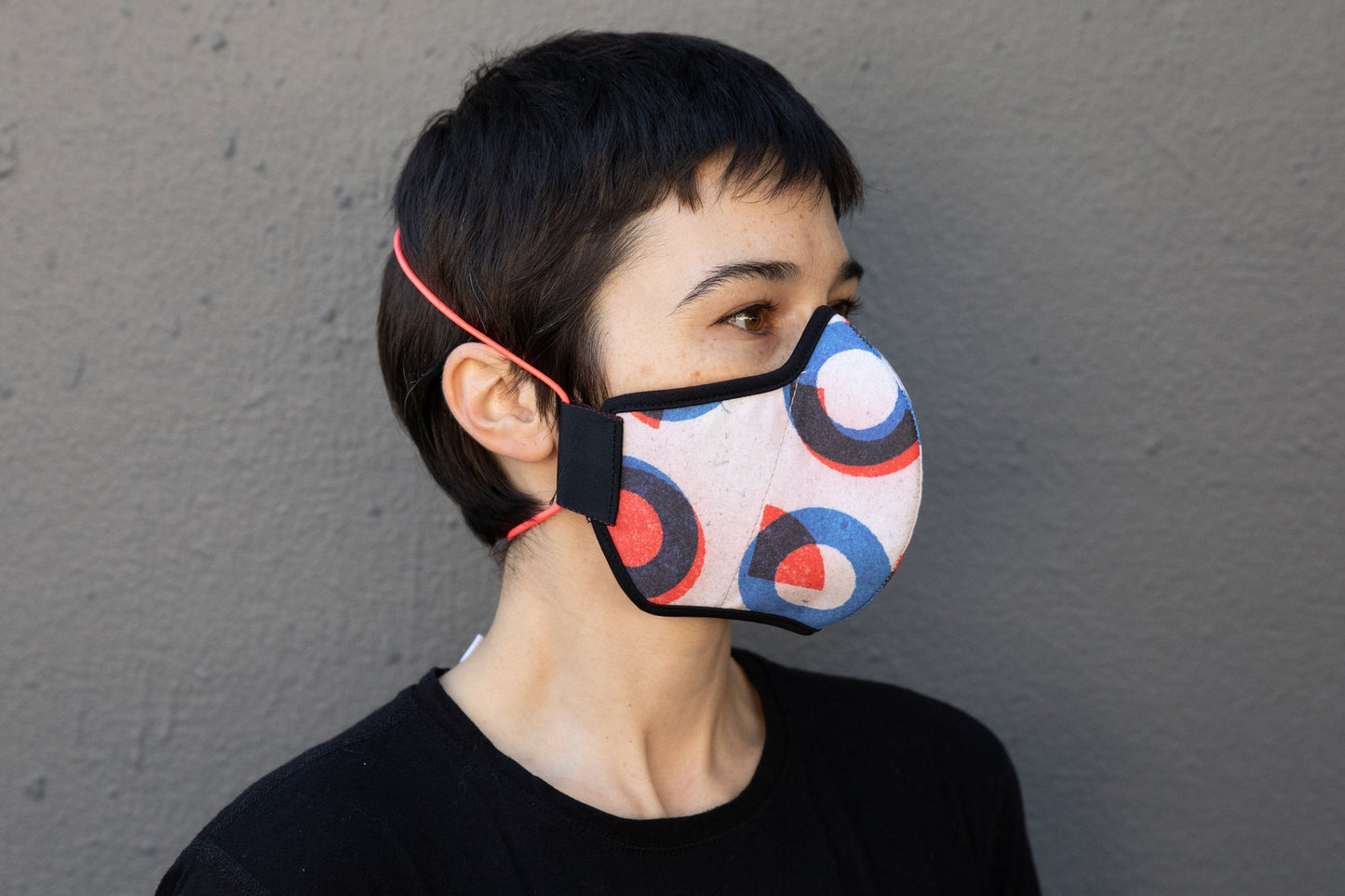 roxy is wearing the bauhaus cotton mask in circles