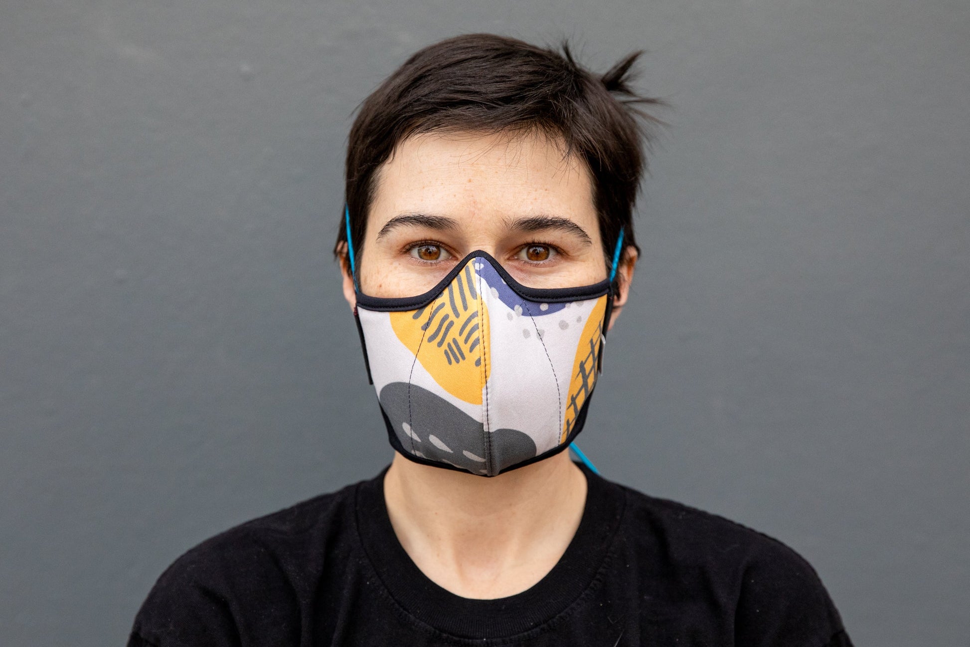 roxy wearing the 80s cotton mask in doodles