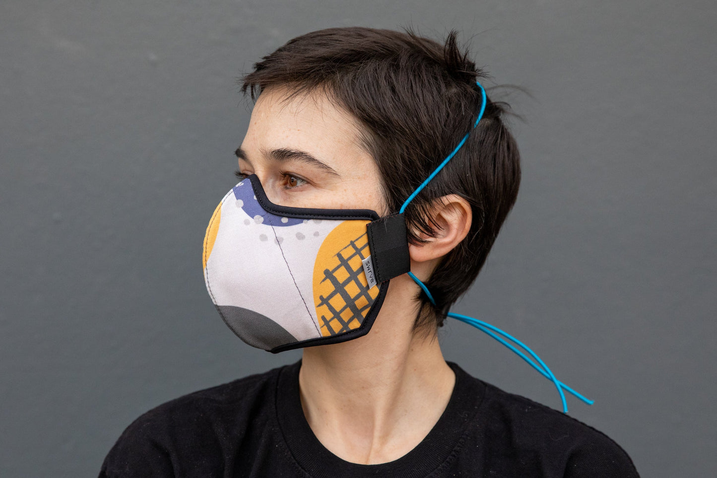 roxy wearing the 80s cotton mask in doodles