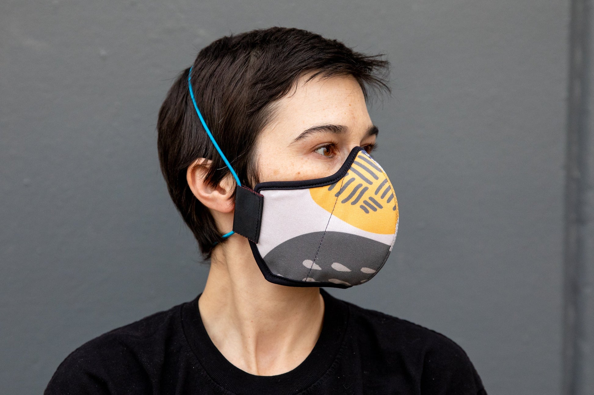 roxy wearing the 80s cotton mask in doodles