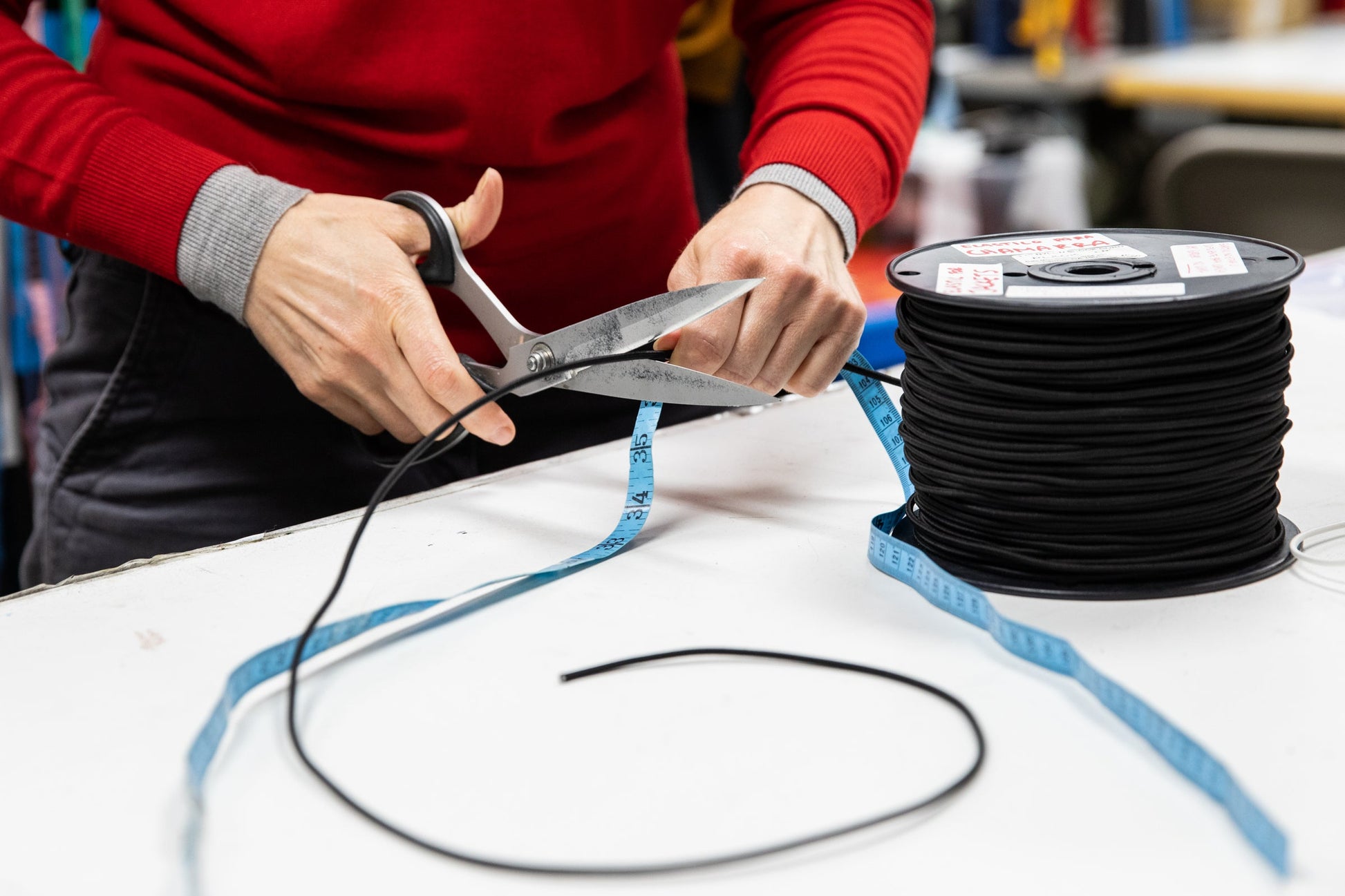 muriel cutting elastic cord for the masks