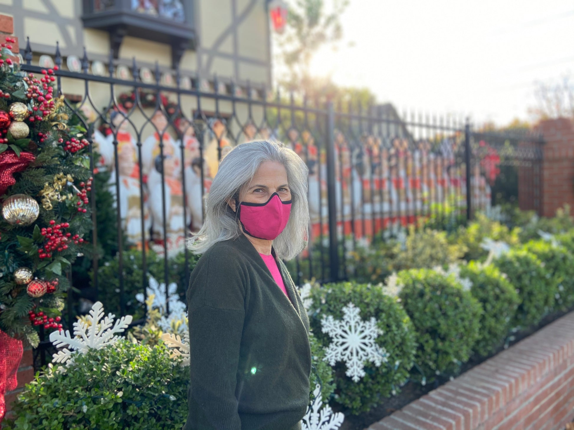 suzanne wearing the organic summer cotton mask in hibiscus