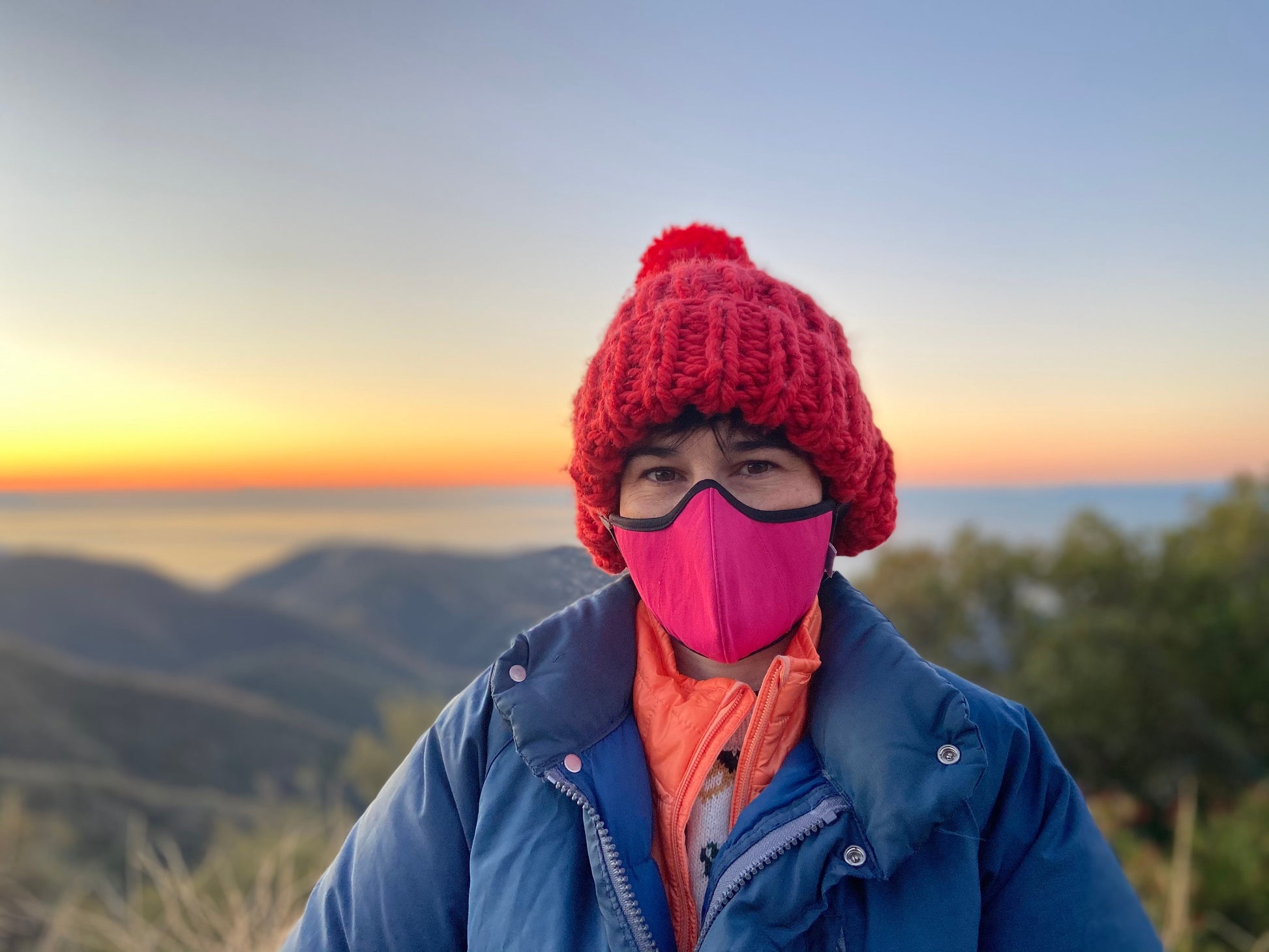 roxy wearing the organic summer cotton mask in hibiscus