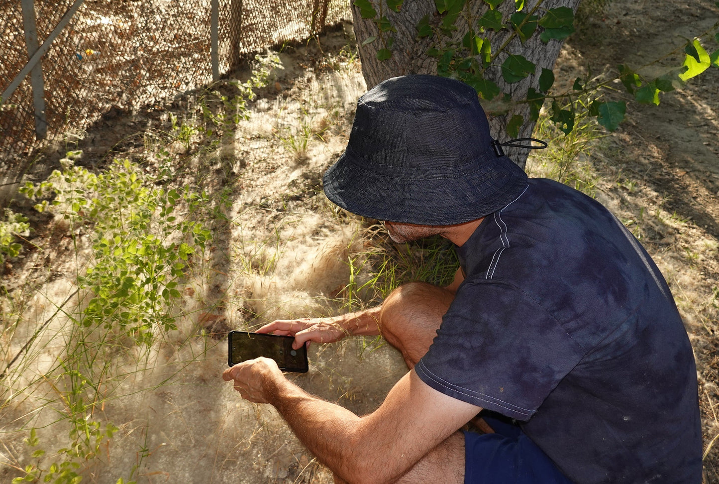 indigo linen denim BUCKET HAT