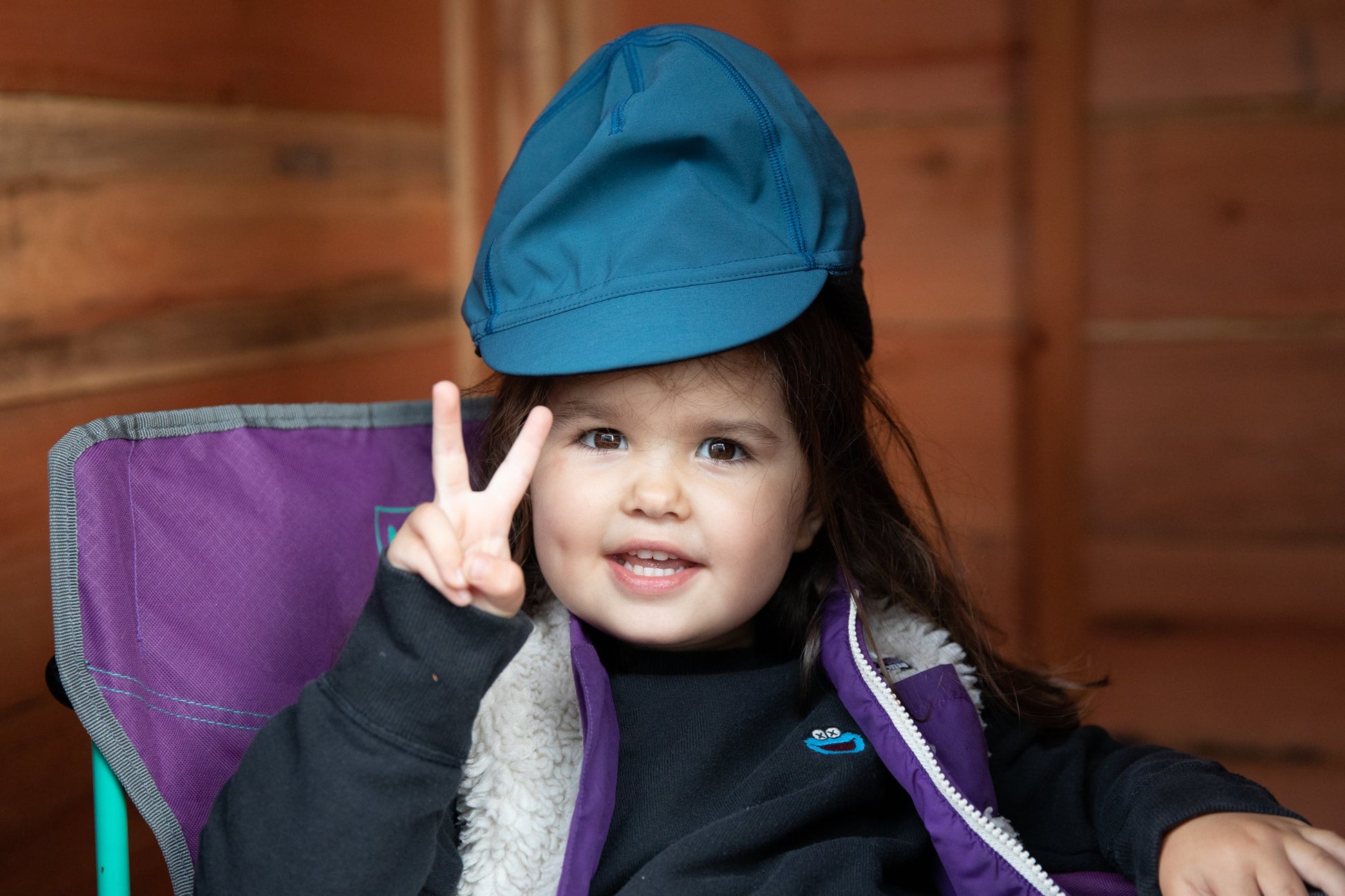 Rosie is wearing the softshell Belgian cap in slate blue